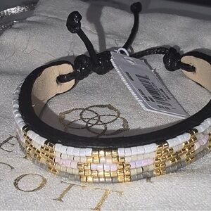 NWT Kendra Scott Beaded “Mama” Bracelet From Ubuntu Life in Kenya. Pouch incl.
